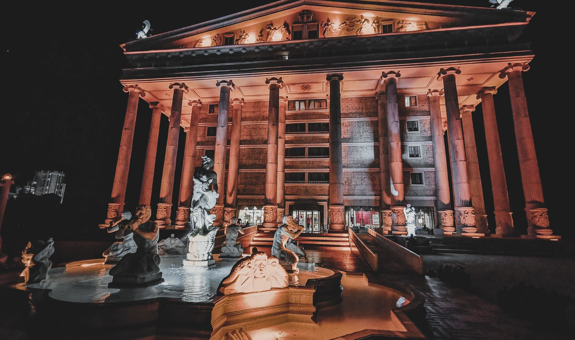Polaria Residence nocą nad Zatoką Gdańską